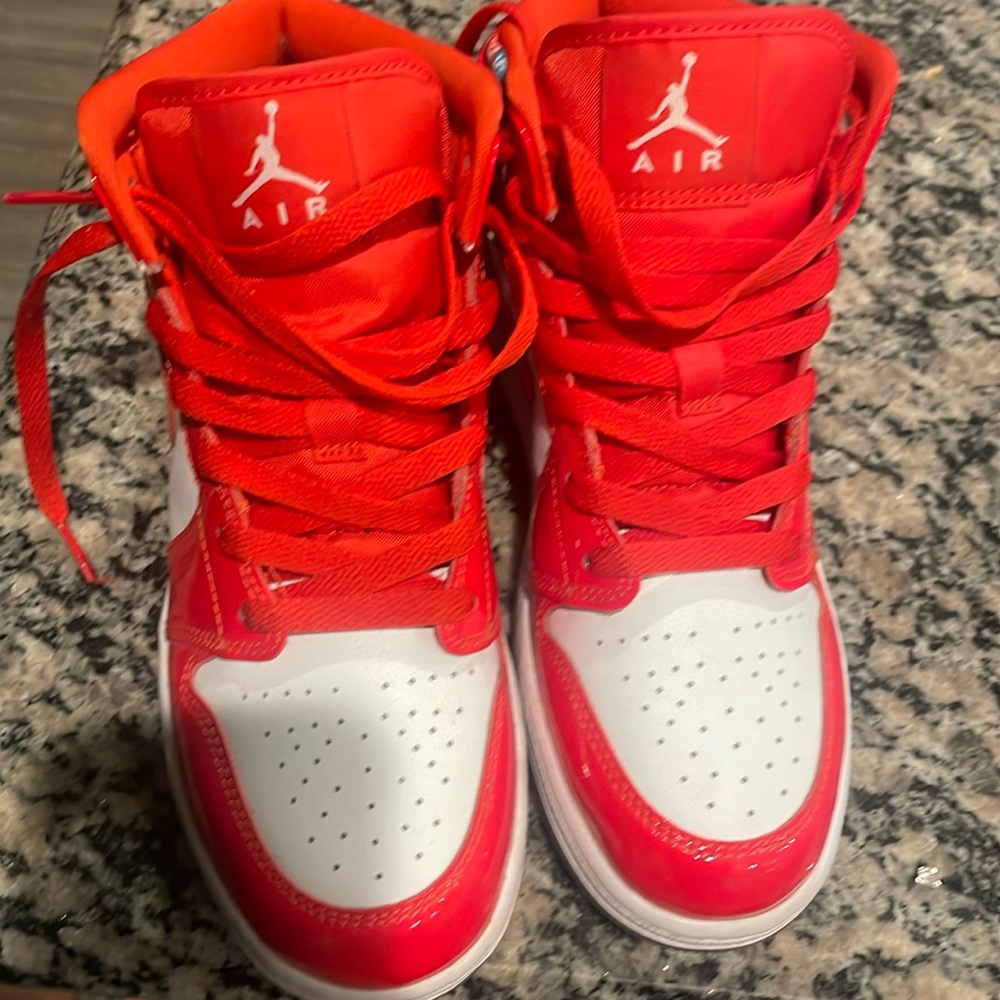 Jordan 1 Mid
Barcelona Sweater Red Patent (GS)